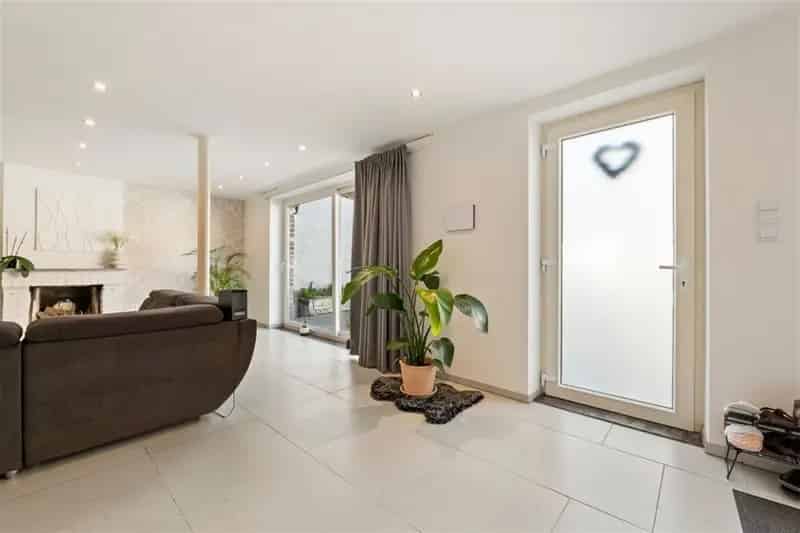 CHARMANT GERENOVEERDE WONING IN HET LANDELIJKE VELM