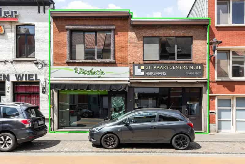 Handelshuis Wommelgem: 2 Handelsruimtes Appartement