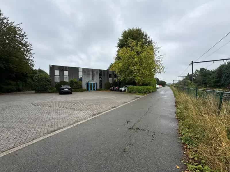 Multifunctioneel bedrijfsgebouw Boechout te koop
