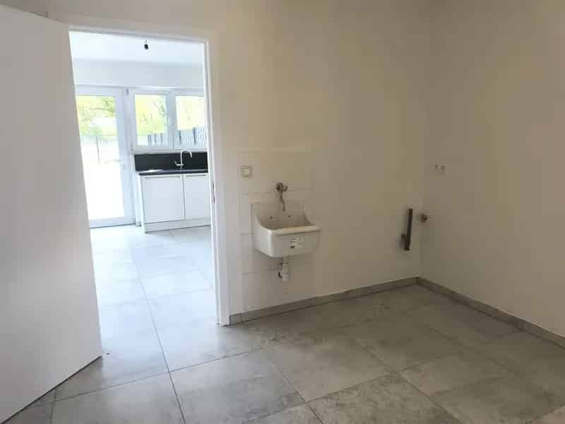 Stijlvolle nieuwbouwwoning met tuin en garage in hartje Leopoldsburg