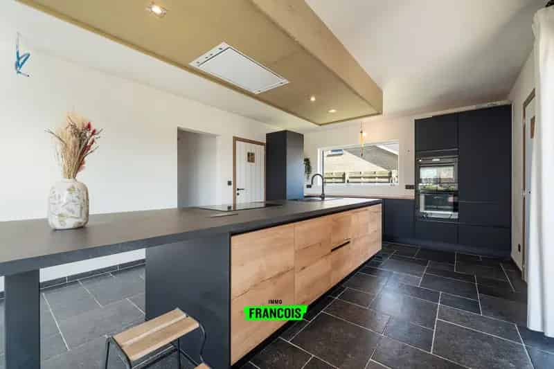 Volledig gerenoveerde villa met 3 slaapkamers gelijkvloers wonen mogelijk te Eernegem