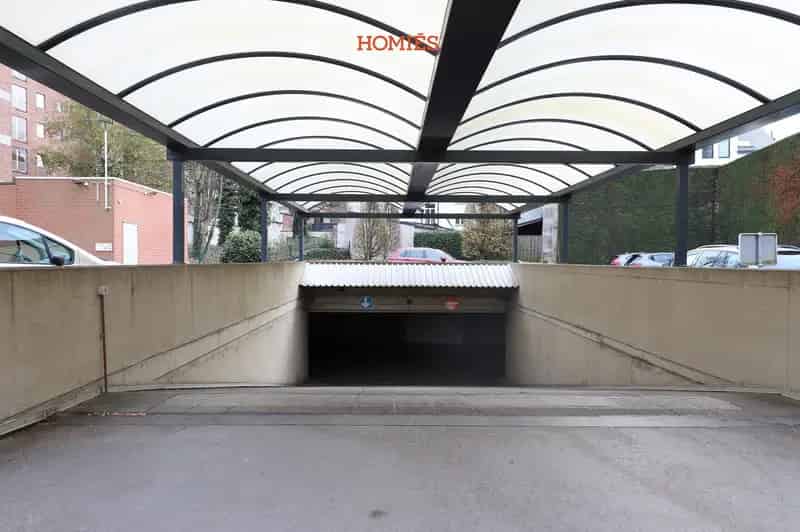 Strategisch gelegen ondergrondse garagebox