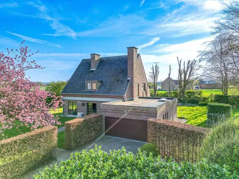 Te renoveren villa op prachtig perceel van 3166 m² te Londerzeel.