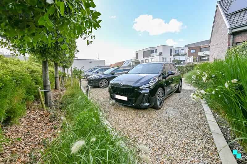 Autostaanplaats in centrum Kachtem