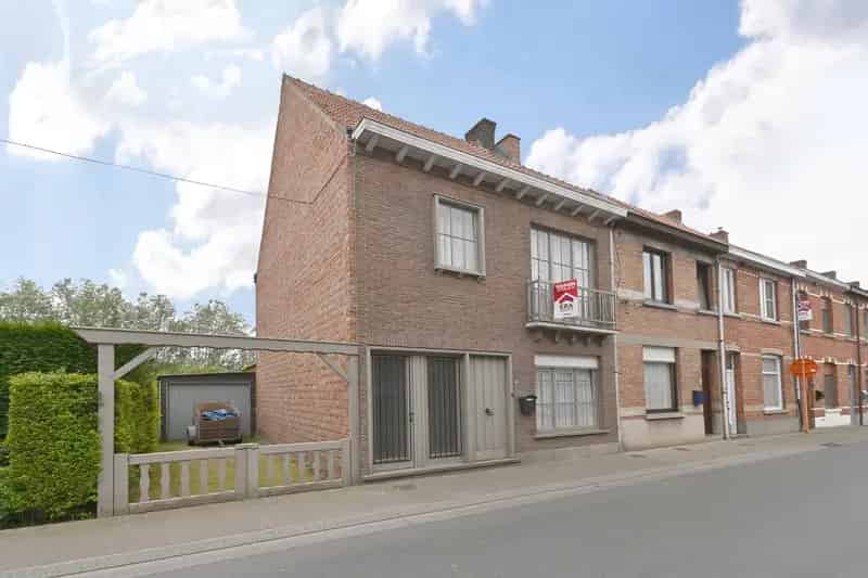 Huis te huur in Eeklo: karaktervolle woning met 3 slaapkamers en tuin