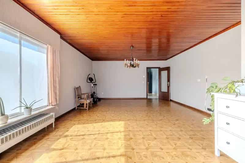 Laagbouwwoning met 3 slaapkamers op perceel van 700m²
