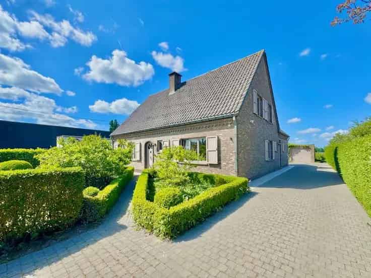 Ruim Huis Te Koop Sleidinge 6 Slaapkamers Dubbele Garage