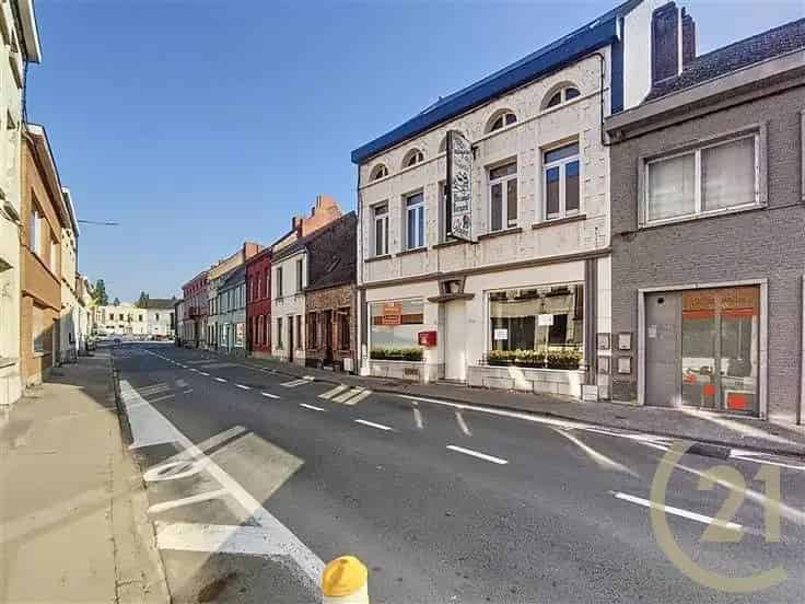 Appartementsblok Te Koop 2 Appartementen Winkelruimte Zolder