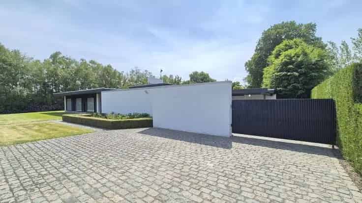 Luxe Villa Te Koop 4 slaapkamers Zwembad Grote Tuin