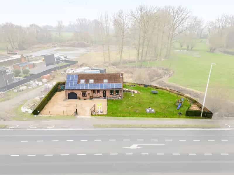 Instapklare, ruime woning met 4 SLP en zonnepanelen