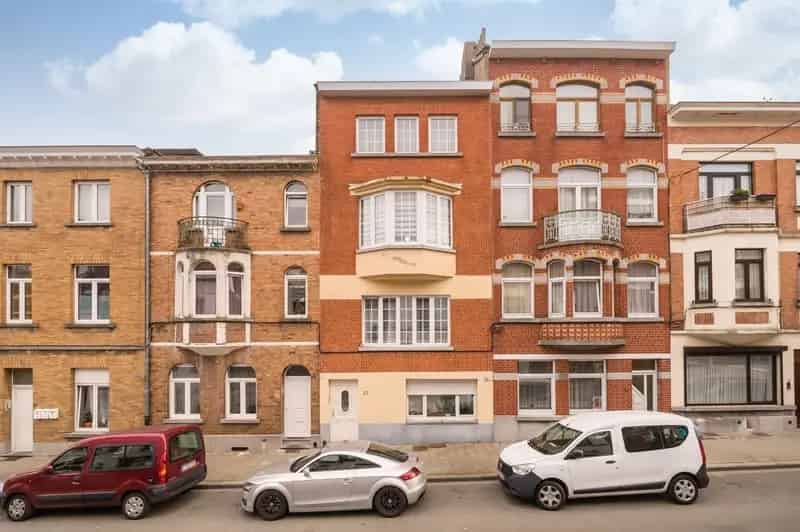 RUIM 1 SLAAPKAMER APPARTEMENT MET TUIN