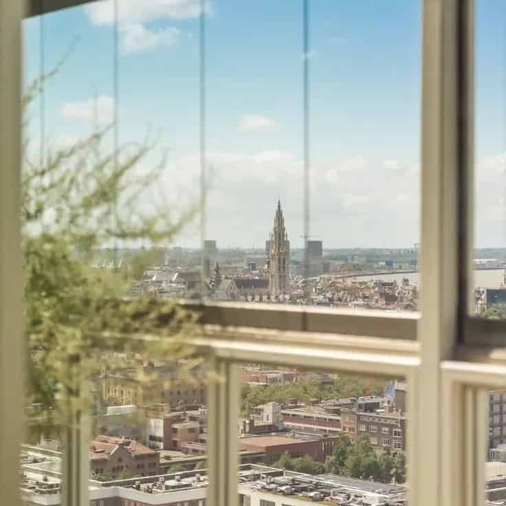 Penthouse Antwerpen: Luxe Stadswoning met Schelde Uitzicht