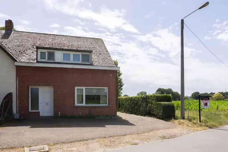 Halfopen woning op een perceel van 12a58ca te koop!