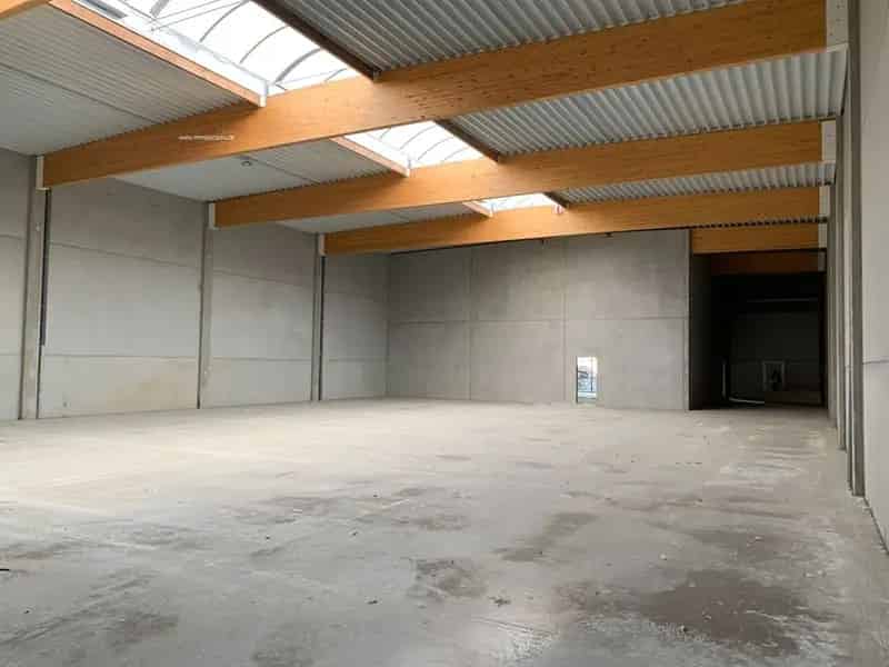 Nieuwbouw bedrijfsgebouw te huur in Vichte