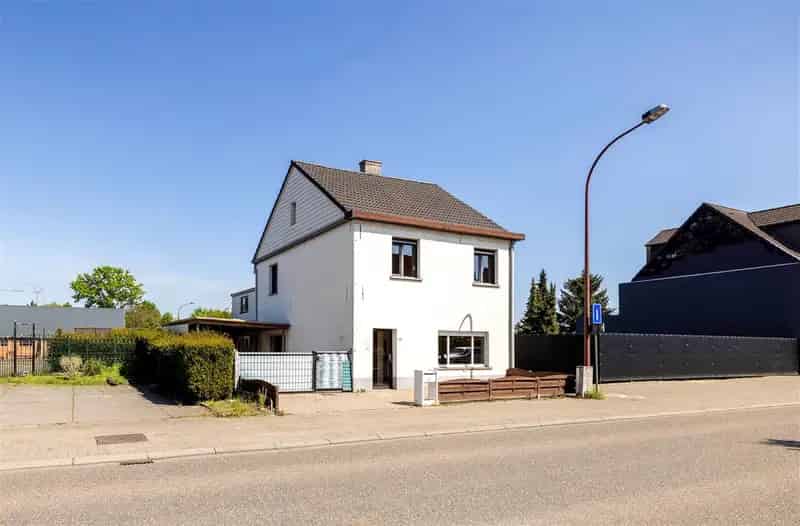 Te renoveren woning met 5 slaapkamers op 303m²