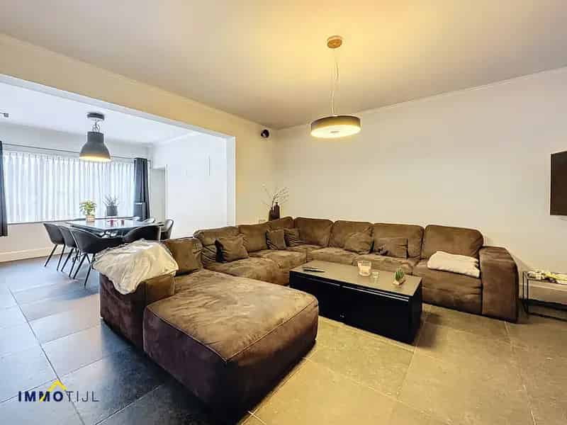 Ruime woning met loods op groot perceel grond!