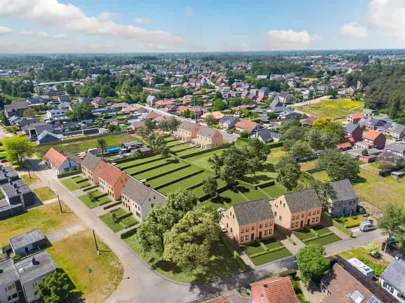 Nieuwbouwwoning met 3 (mog. 4) slpks en E peil 20 op rustige locatie