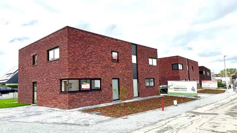 Vier nieuwbouwwoningen met 3 slaapkamers op een toplocatie
