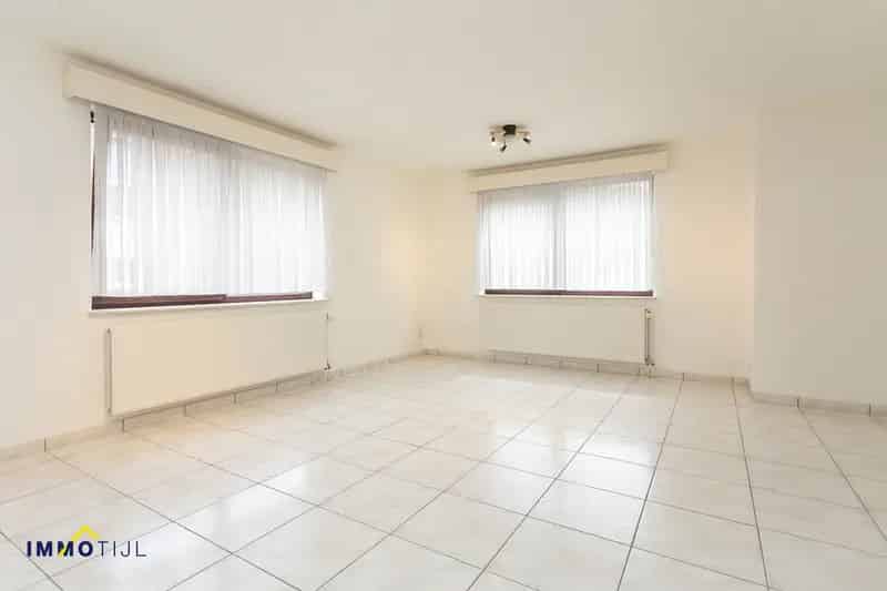 Appartement met 1 kamer en garage, nabij centrum Lebbeke!