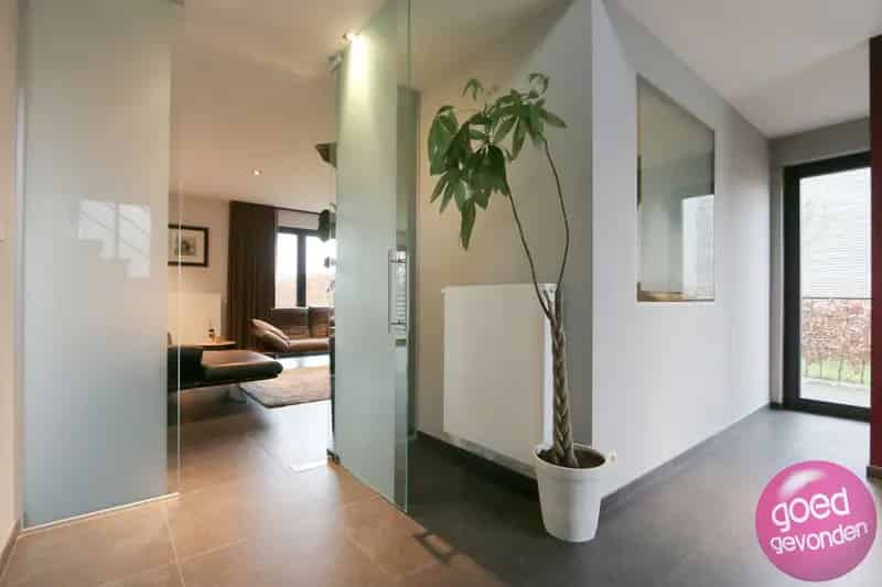 VILLA MET KANTOOR - 5 SLK - 2 BDK - TUIN - TERRAS - GARAGE