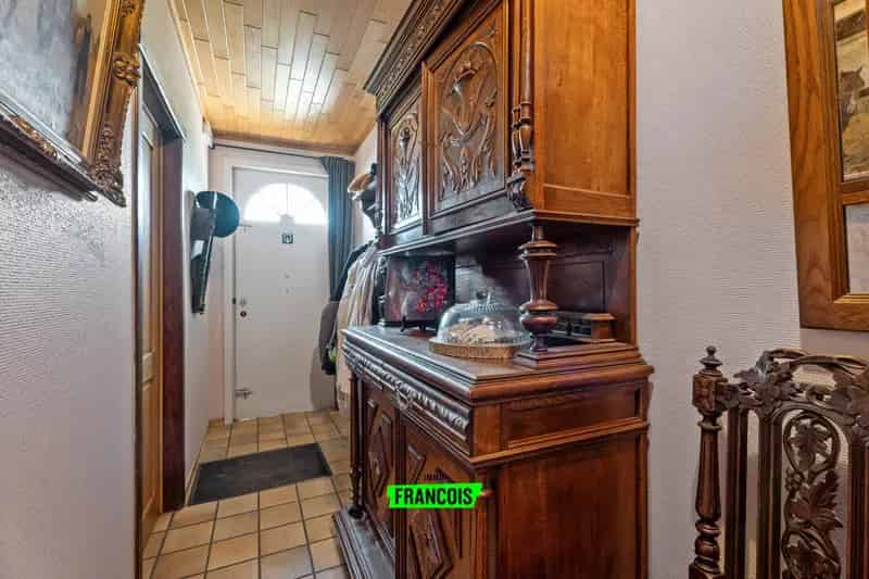 Ruime woning te koop met 5 slaapkamers en garage op landelijke ligging in Kortemark