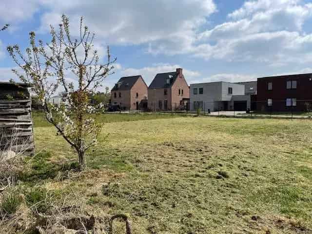Bouwgrond te huur Oelegem Landelijk 445m² Garage