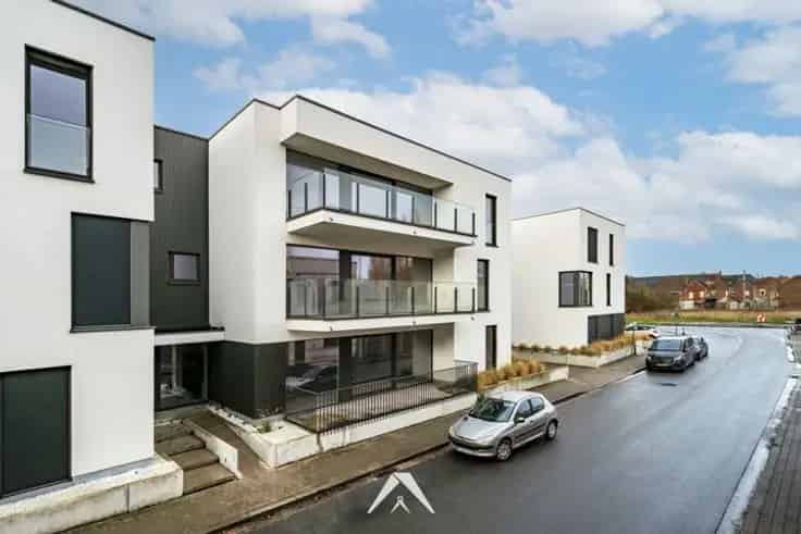 Appartement Te Koop: 152m² gelijkvloers met 3 slaapkamers en terras