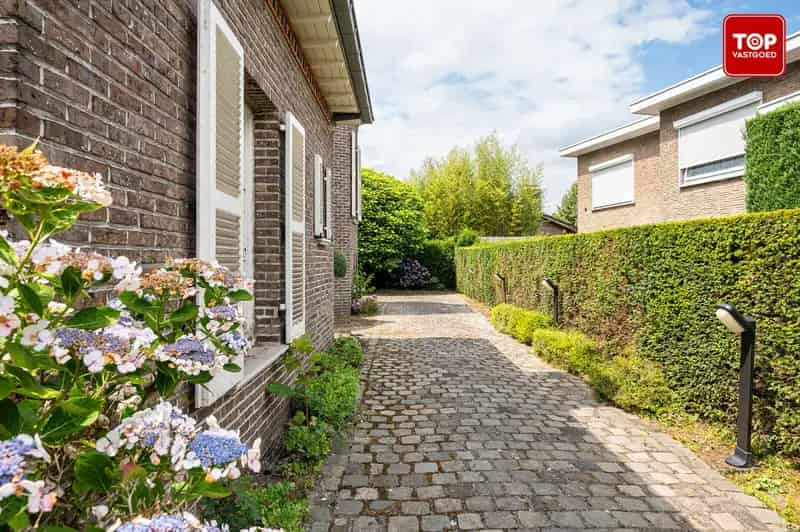 Karaktervolle woning met 3 slaapkamers, bureau en prachtige tuin in rustige, doodlopende straat
