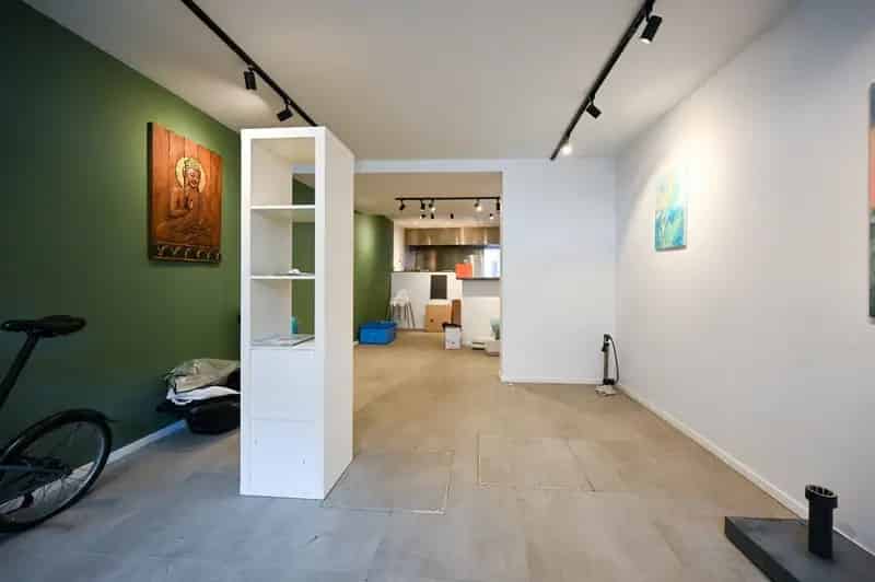 Handelshuis met afzonderlijke woonst op commerciële toplocatie