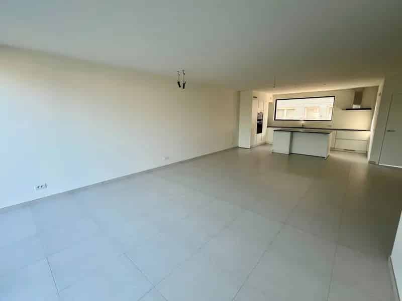 Ruime nieuwbouw woning met 4 slaapkamers en aparte garage!