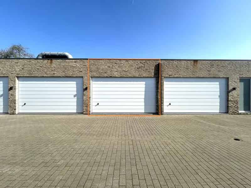 Praktische opslagplaats in centrum Izegem!