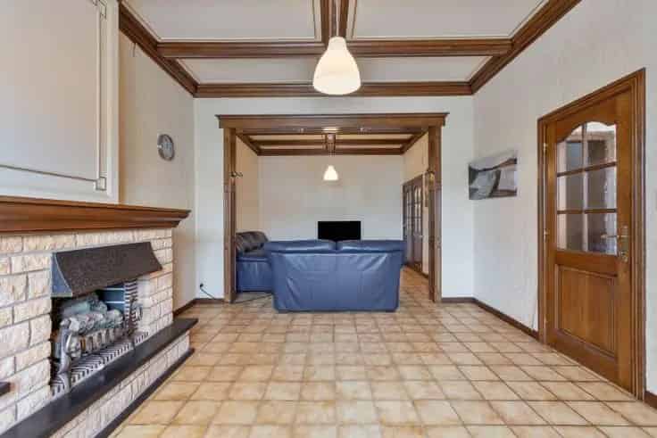 Huis Te Koop Gingelom: Ruime Woning Te Renoveren Met Grote Garage