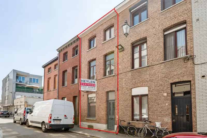 Te renoveren woning met 3 slpks en tuin!