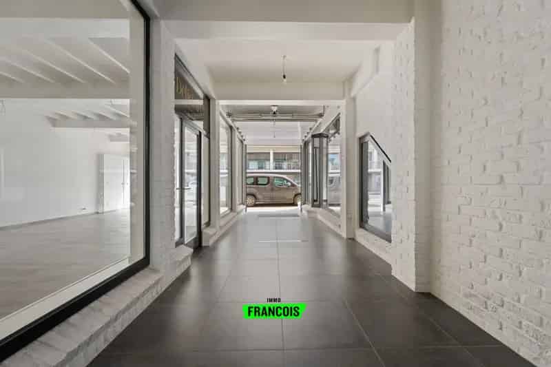 Unieke eigendom met handelspand én ruim duplex-appartement te Mariakerke (Oostende)