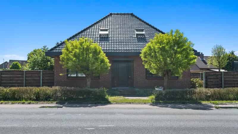 Gerenoveerde woning met 3 grote slpk. en tuin te LOMMEL