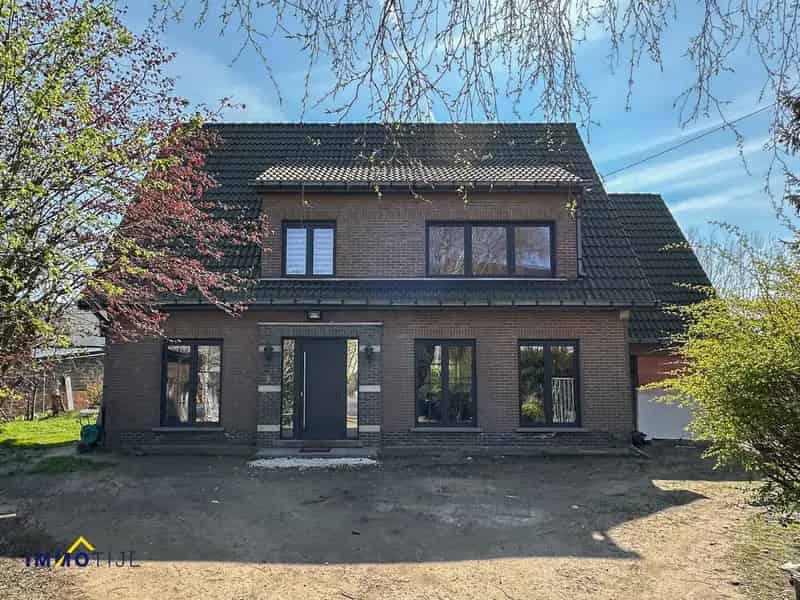 Energiezuinige open bebouwing met 4 slpks en mooie tuin!