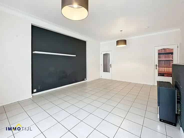 Huis Te Koop Aalst: Op te frissen woning met tuin