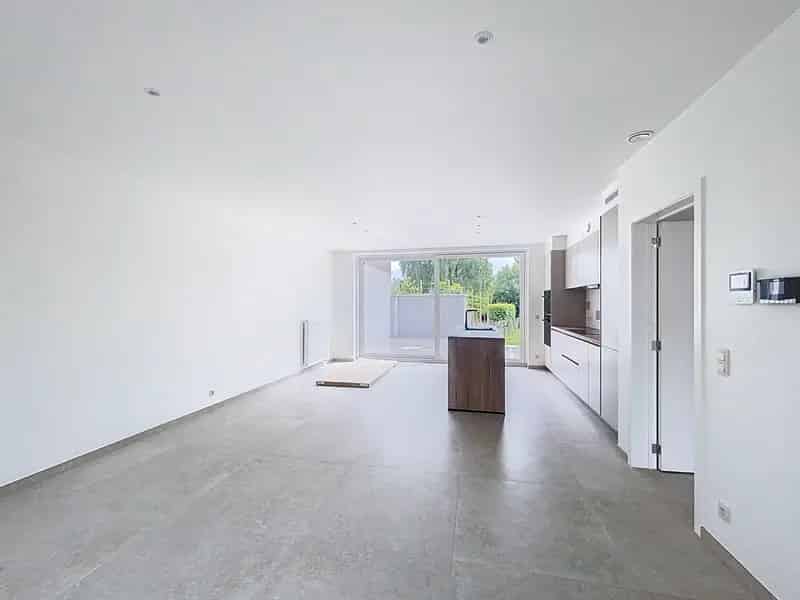 Nieuwbouw woning met 4 kamers, 2 badkamers en tuin