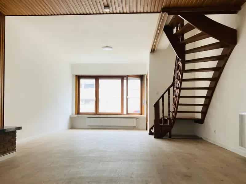 Woning met drie slaapkamers en koer bij Cogelspark