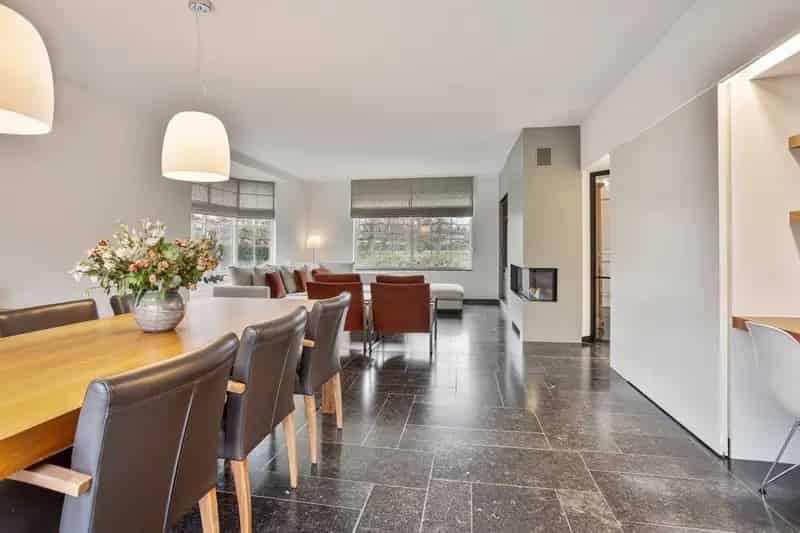 Villa met bedrijfsruimtes en magazijn – De perfecte combinatie