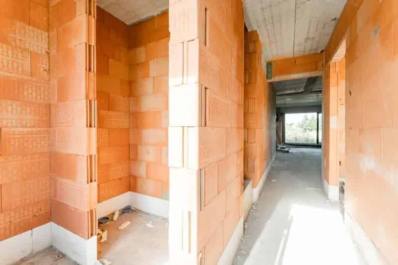 Ruime half open CASCO gezinswoning op een mooi perceel