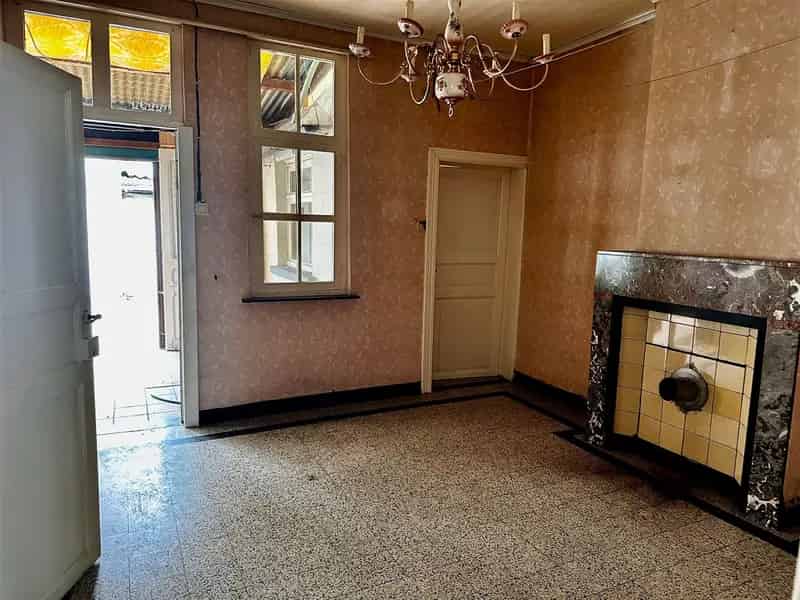Te renoveren/ te slopen woning te Ename