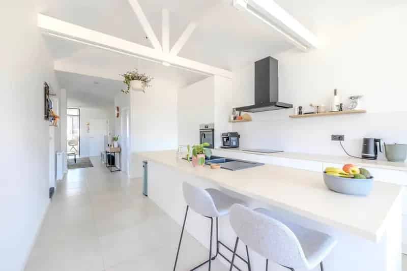 Authentiek gerenoveerde OB met 2slpk + bureau op 586m²
