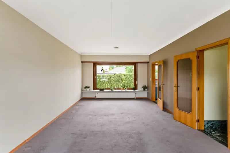 Vrijstaande Renovatiewoning met Grote Tuin in Rustig Lippelo