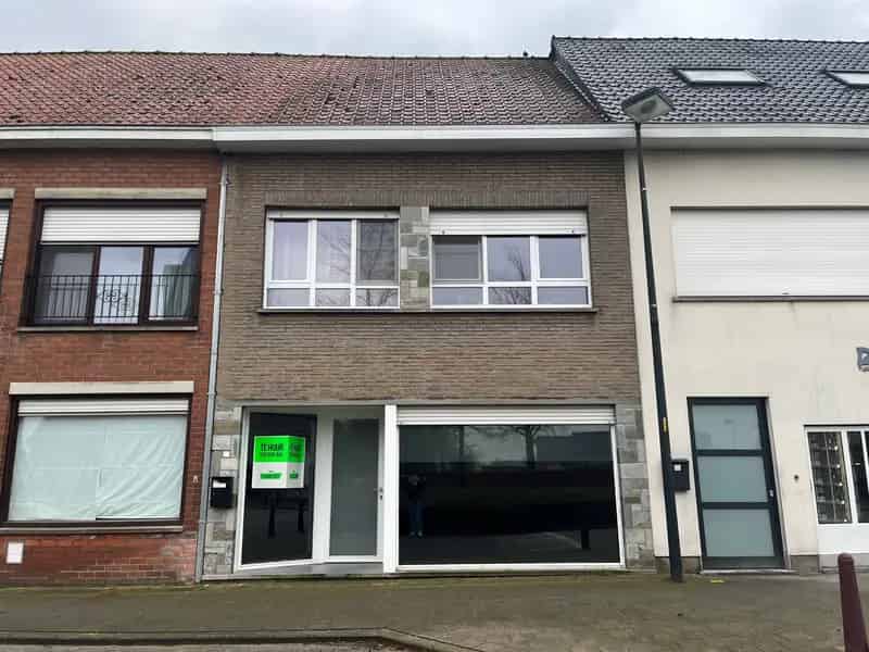 Gezellige rijwoning met 3 slaapkamers en aangename stadstuin op gunstige ligging