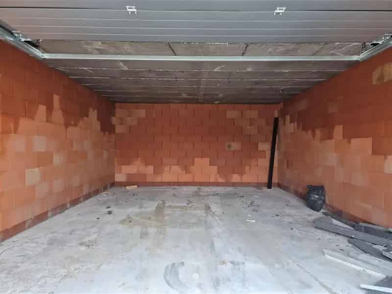 Ruime nieuwbouw garage (40m²) te huur in Lokeren