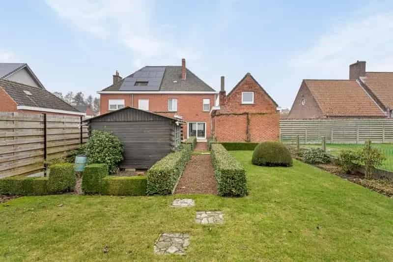 Op te knappen halfopen woning met 3 slaapkamers, tuin en garage te Meulebeke (Tielt) TE KOOP!