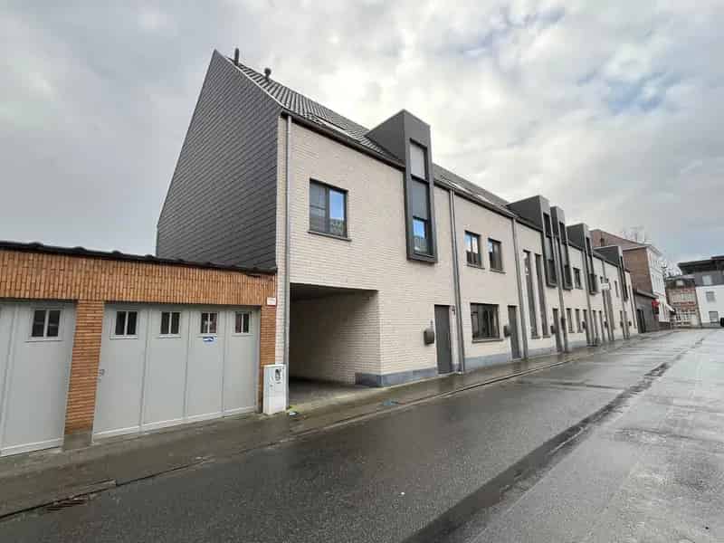 Bovengrondse parkeerplaatsen te huur!