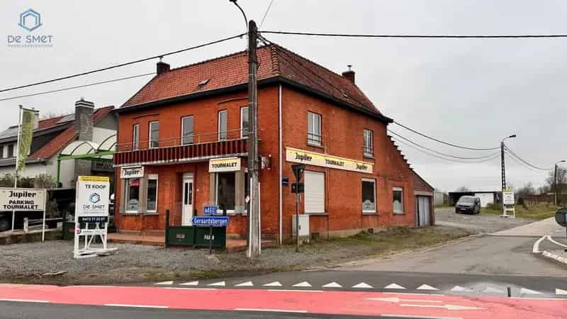 Handelspand te renoveren met woonst te Geraardsbergen
