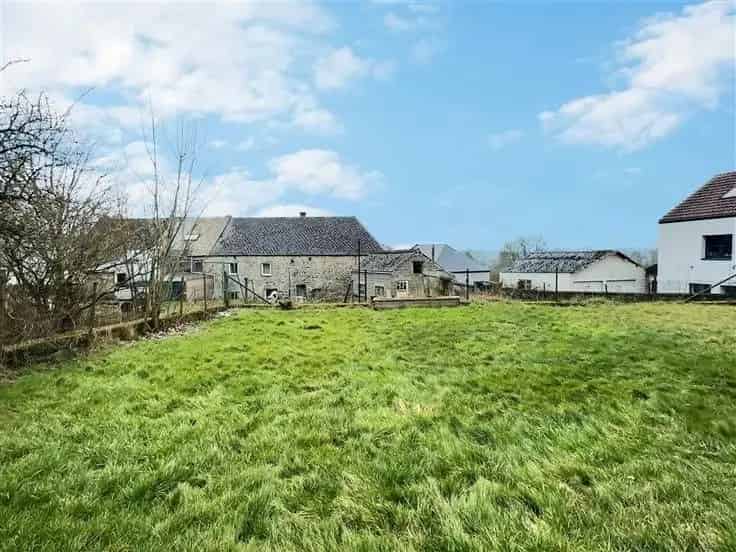 Huis Te Koop Neuville met Appartement en Schuur
